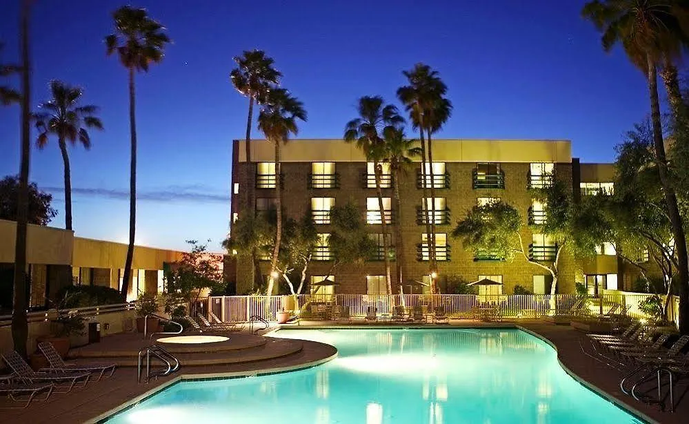 Doubletree By Hilton Phoenix North